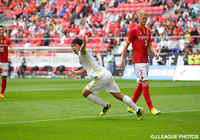 FW佐藤のJ1通算最多得点記録達成記念コレオグラフィーを実施【広島】