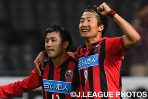 札幌を牽引する内村（左）と都倉。2人のストライカーの働きにも注目だ