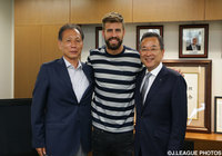 ＦＣバルセロナのピケ選手がＪリーグを表敬訪問【Ｊリーグ】