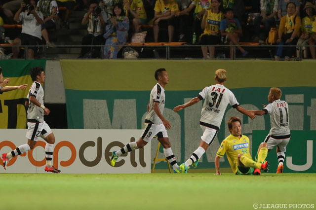 山本の決勝弾で松本が長崎に勝利 清水は壮絶な撃ち合いを制す【サマリー：明治安田Ｊ２ 第25節】