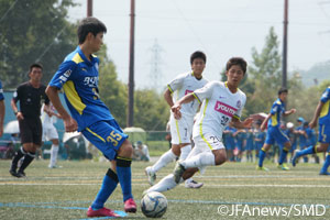 最下位に位置する大分だが、首位の広島に対して前半2点のリード奪う。後半、追いつかれ引き分けに終わるが貴重な勝ち点1を得る。