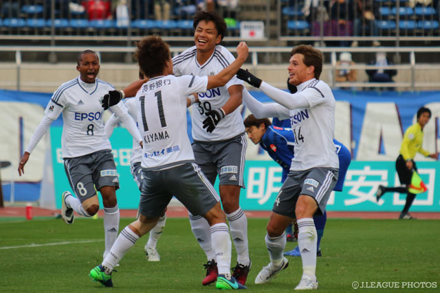 札幌が熊本に敗れ2連敗 山形に競り勝った松本が首位に肉薄 【サマリー：明治安田Ｊ２ 第38節】