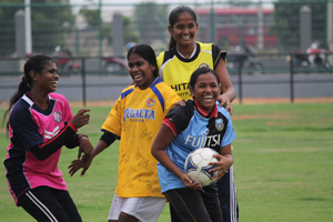 普段外で運動する機会が少ない女の子たちは、「もっとやりたい！」と満面の笑みを見せてくれました