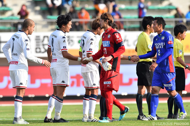札幌が敗れ、松本が勝点で並ぶ。7連勝の清水を含め、優勝は三つ巴の争いに【サマリー：明治安田Ｊ２ 第40節】