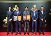 鈴木 啓太さんと山口 智さんに功労選手賞が贈られる。西野 朗氏と岡野 雅行氏がサプライズで登場【イベントレポート】