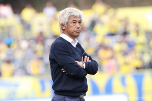 三浦 泰年新監督が就任した鹿児島。攻撃スタイルを標榜する鹿児島は、熊本の堅守に果たしてどこまで通用するのか。