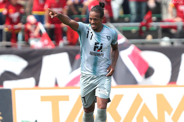 福岡がゴールラッシュで4戦連続完封勝利達成！横浜FCに代わって首位浮上【サマリー：明治安田Ｊ２ 第15節】