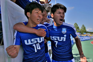 サプライズを演出し続ける沼津。何と言ってもリーグトップを誇る破壊力抜群の攻撃陣が存在感を見せている