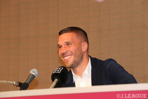 Ｊリーグについて「アジアで一番のリーグ」と話したポドルスキ。