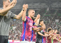 ポドルスキが2ゴールを奪う衝撃のデビュー 磐田は大量5ゴールを奪い6連勝【サマリー:明治安田J1 第19節】