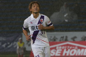 闘莉王の奮闘が目立つなか、京都の攻撃陣で存在感を示した大黒。元日本代表が再びそのポテンシャルを爆発させるか