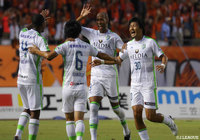 湘南が山口との撃ち合い制す 2位福岡と3位名古屋はともにホームで敗れる【サマリー:明治安田J2 第32節】