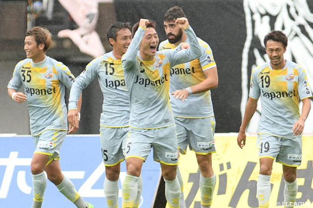 福岡が東京Ｖと引き分けたため湘南のＪ１昇格が決定！熊本に勝利した長崎が2位浮上【サマリー：明治安田Ｊ２ 第39節】