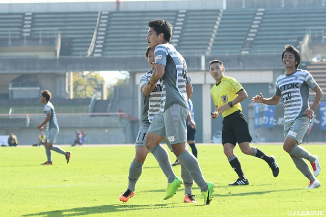 快勝の秋田が2位に浮上 逆転負けを喫した首位・栃木との勝点差は1に【サマリー：明治安田Ｊ３ 第30節】
