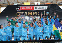 川崎FがJ1初優勝で悲願の初タイトル獲得!甲府は劇的勝利もJ2降格が決定【サマリー:明治安田J1 第34節】