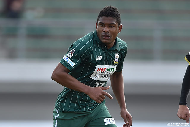 岐阜よりMFヘニキが完全移籍で加入【栃木】