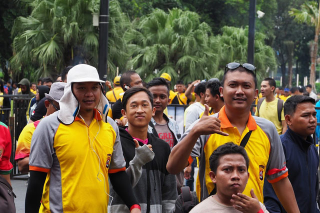 およそ3万人のバヤンカラFCのサポーターがスタジアムに集結した