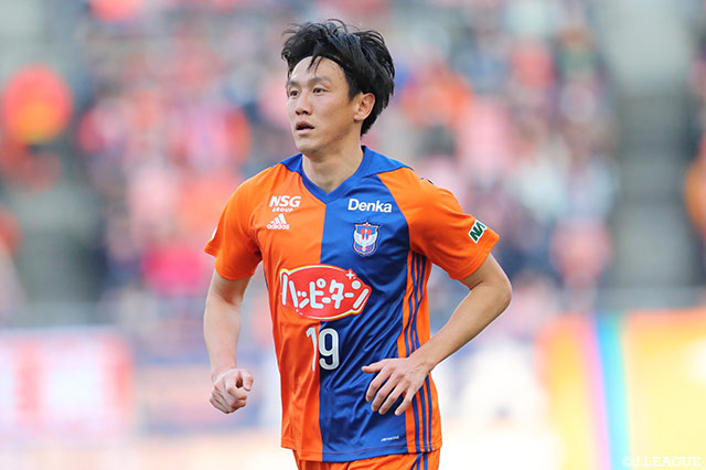 今季から登録ポジションをFWに変更した矢野 貴章（新潟）。3試合連続ゴール中と絶好調だ