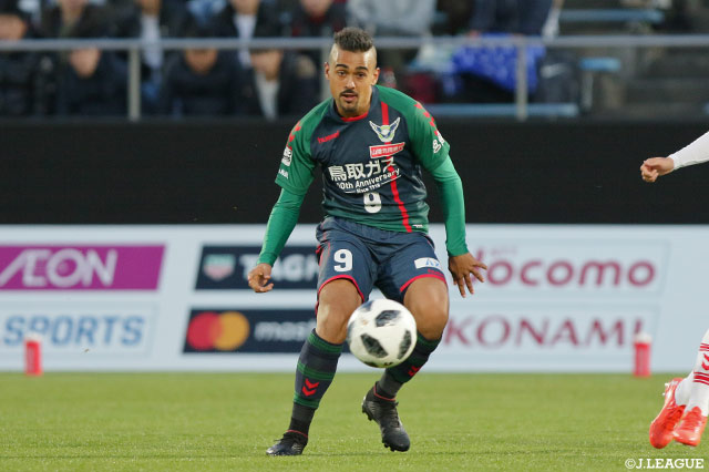 開幕から4試合連続ゴール中のレオナルド(鳥取)の存在は頼もしく、今節もこのブラジル人ストライカーのパフォーマンスが重要なカギを握るだろう!