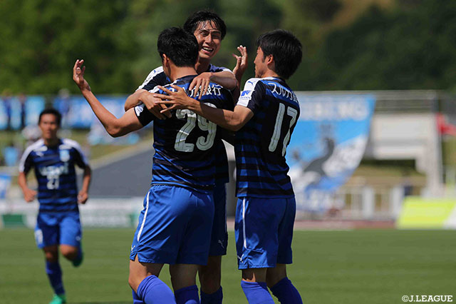 首位攻防戦を制したのは沼津！6戦無敗のＣ大23は2位浮上【サマリー：明治安田Ｊ３ 第8節】