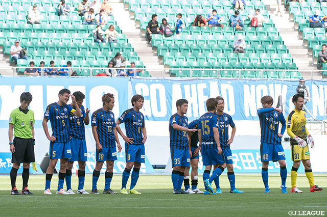 大分と山口の首位攻防戦は両者譲らずドロー決着…ジュロヴスキー体制初勝利の京都が最下位脱出！【サマリー：明治安田Ｊ２ 第15節】