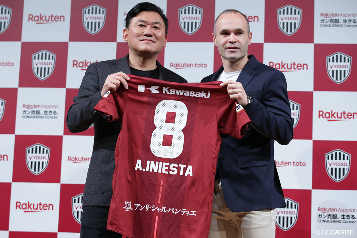 After arriving to Japan, Iniesta made himself present in a press-conference.
