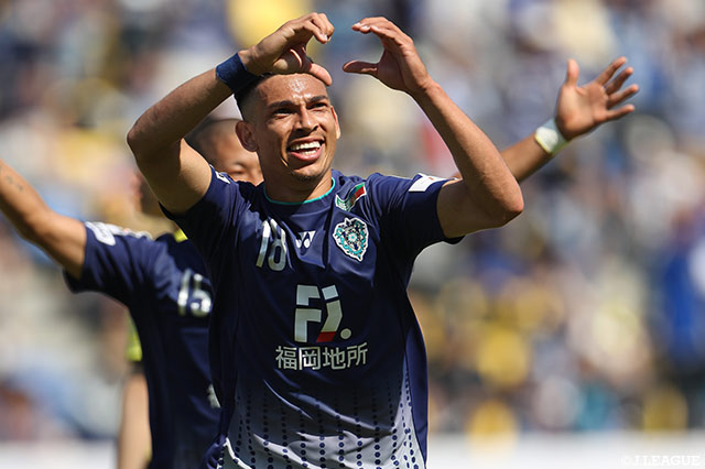 ドゥドゥの豪快ミドルで勝利した福岡が暫定首位に浮上 土壇場で引き分けに持ち込んだ山口が2位をキープ【サマリー：明治安田Ｊ２ 第17節】