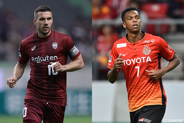 神戸のポドルスキ(左)と名古屋のジョー(右)
