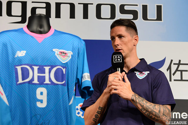 「早くチームのリズムを掴み、勝利に貢献したい」と意気込みを語った