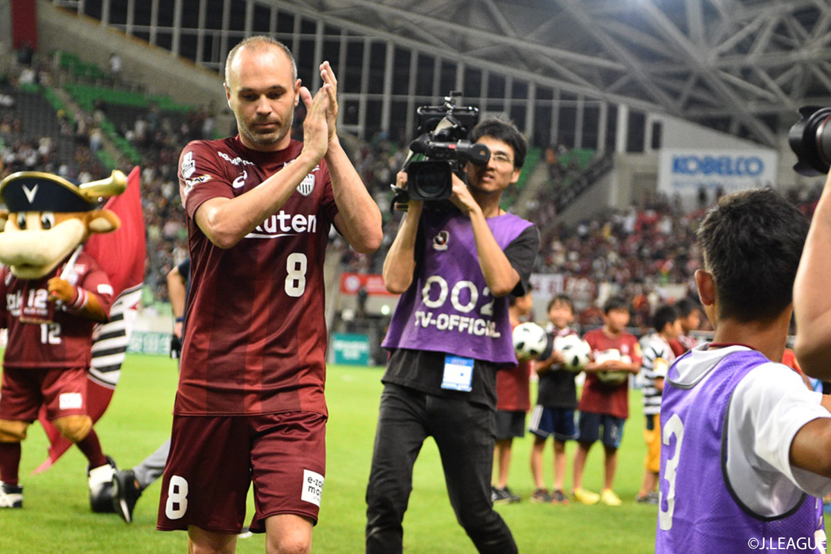 Iniesta & Torres make J1 League debuts in losses