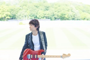 1987年よりTUBEと並行してソロ活動を始め、2002年にはギターメーカーFENDER USA社と日本人として初となる専属契約を結ぶなど、日本を代表するギタリスト