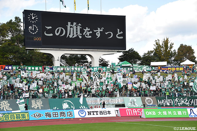 クラブはプレーの特徴を「サイドバックから中盤まで幅広いポジションでプレー可能な選手。技術が高くどのポジションからでも攻撃の起点となる」と紹介しています