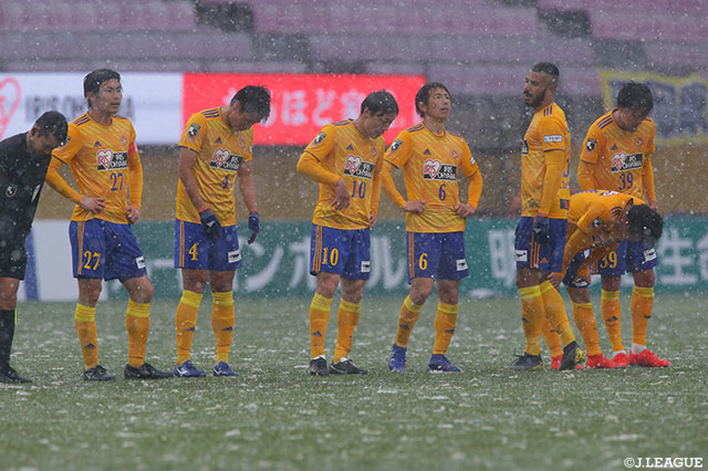 最下位に沈む仙台。4試合連続で複数失点を喫する守備の修正が求められる