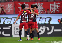 快勝の鹿島、暫定3位に浮上！ 川崎Ｆは首位追撃へ手痛いドロー【サマリー：明治安田Ｊ１ 第15節】
