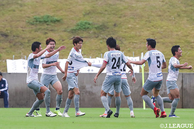 東北勢対決を制した秋田が勝点を39に伸ばして暫定6位に浮上【サマリー：明治安田Ｊ３ 第27節】