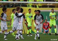 千葉ダービーを制した柏が連敗を2で止め、首位堅守！岐阜は愛媛を下して7試合ぶりの勝利【サマリー：明治安田Ｊ２ 第37節】 