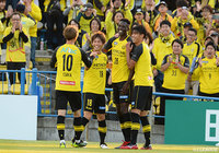 柏が4発快勝で首位堅持!上位陣も揃って勝利し、2位争いが激化【サマリー:明治安田J2 第38節】