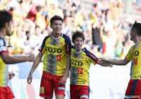 勝利を収めた北九州が首位キープ！Ｊ３の大阪ダービーはＣ大阪に軍配【サマリー：明治安田Ｊ３ 第28節】