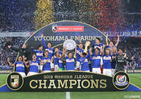 横浜FMが15年ぶり4度目のリーグ制覇! 土壇場ドローの湘南が16位でプレーオフへ【サマリー:明治安田J1 第34節】