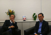 【原 博実×岡田 正義スペシャル対談】後編「試合を止めてピッチの外に出て、すぐに戻った選手に拍手というのは違うのは?」「ACLでJクラブが中国に勝てた裏には判定基準がある」