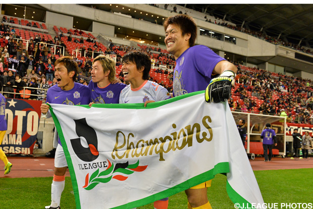 残り2試合で勝点5差を逆転 執念が呼び込んだ劇的な結末で 広島が史上4チーム目の連覇を達成 ｊリーグヒストリー 13年 ｊリーグ Jp