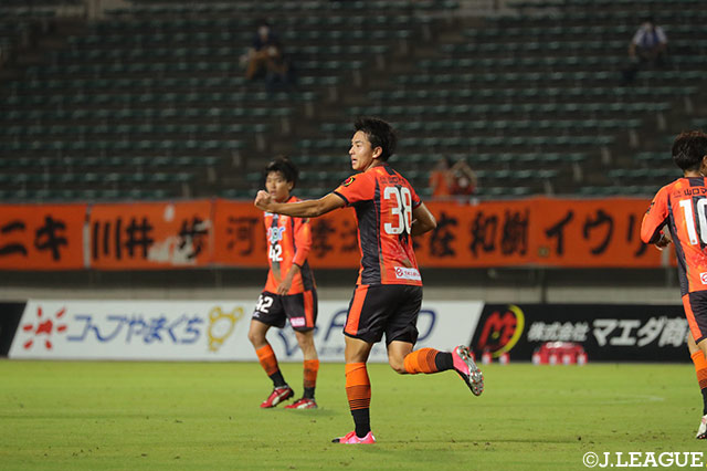 前節の長崎戦でJ2最年少得点記録を更新する初ゴールを決めた16歳の河野 孝汰(山口)。この若き逸材のパフォーマンスに、大きな注目が集まる