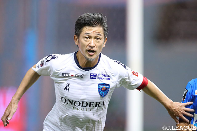 スタメン出場を果たした三浦 知良（横浜FC）。63分までプレーし、リーグカップ戦最年長出場記録を更新