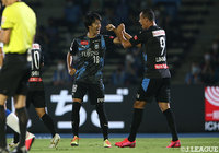 川崎Ｆは連勝ストップも、圧巻の攻撃力を保ち首位を独走。王者・横浜FMと鹿島に復調の気配【マンスリーレポート（8月）：明治安田Ｊ１】