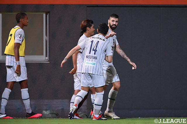 フアンマ デルガド恩返し弾！福岡が4連勝で5位に浮上【サマリー：明治安田Ｊ２ 第9節】