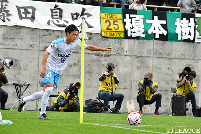 前節の長崎戦で、質の高いCKで決勝点を演出した遠藤 保仁(磐田)のパフォーマンスに注目が集まる