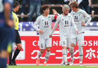 12連勝を達成した福岡が首位浮上!新潟は中島の2得点を含む3発快勝【サマリー:明治安田J2 第27節】