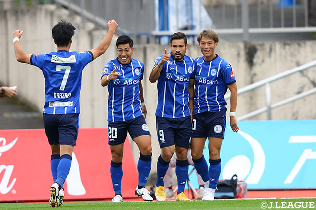 5戦負けなしと好調の山形は、ヴィニシウス アラウージョ(#9)、渡邊 凌磨(右)を中心とした攻撃で、前回対戦で敗れた京都にリベンジを狙う