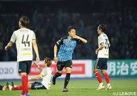 終了間際の劇的2発！川崎Ｆが「神奈川ダービー」を制して優勝へ王手！【サマリー：明治安田Ｊ１ 第30、31、32節】