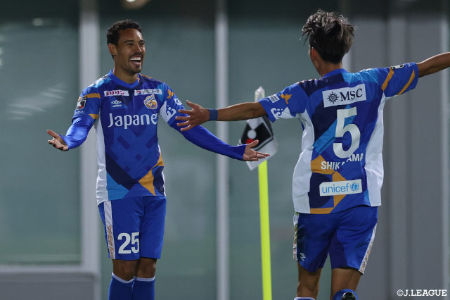 エジガル ジュニオ(長崎)は加入直後の30節の水戸戦でゴールを決めたのを皮切りに、8試合で5得点とゴールを量産。攻撃力を高めた長崎は、11月を6勝1分1敗として、福岡との差を3ポイントに詰めている